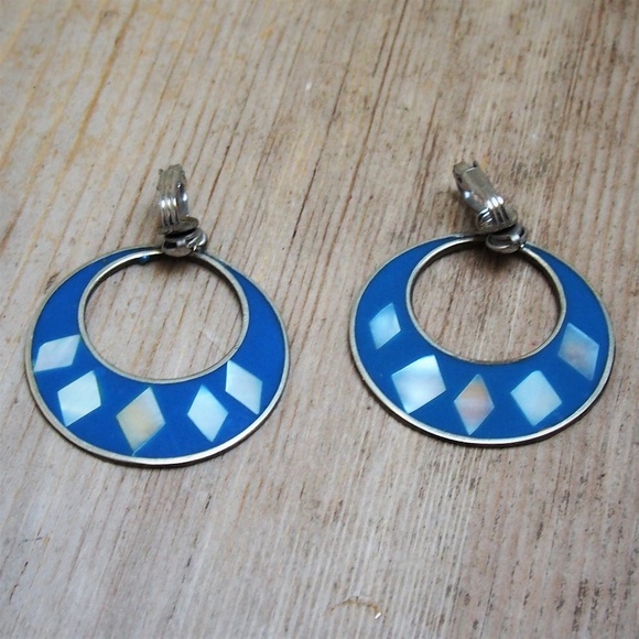 Vintage Jewelry - VTG Hecho en Mexico Enamel MOP Inlay Earrings